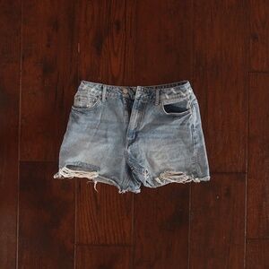 Vervet Light-Wash Denim Shorts  Mid-Length, High-Rise Size 28